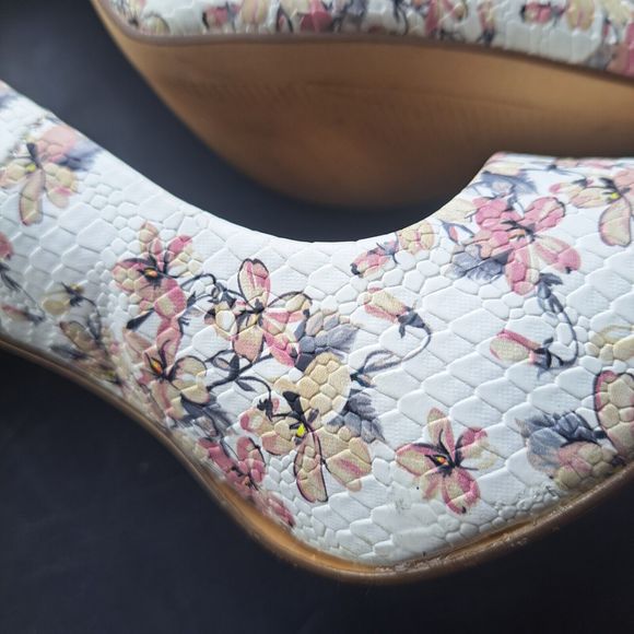 Call It Spring Womens 7.5 VEGAN Faux Pebbled Leather Floral Pointed Toe Heels - Picture 12 of 15